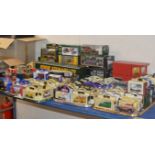 A LARGE COLLECTION OF VARIOUS MODEL VEHICLES MOSTLY BOXED