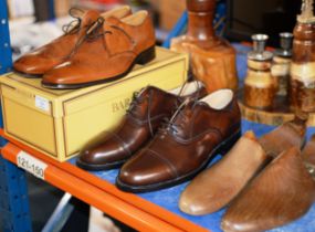 BOXED PAIR OF BARKER GENTS LEATHER SHOES SIZE 8, PAIR OF SAMUEL WINDSOR GENTS LEATHER SHOES SIZE