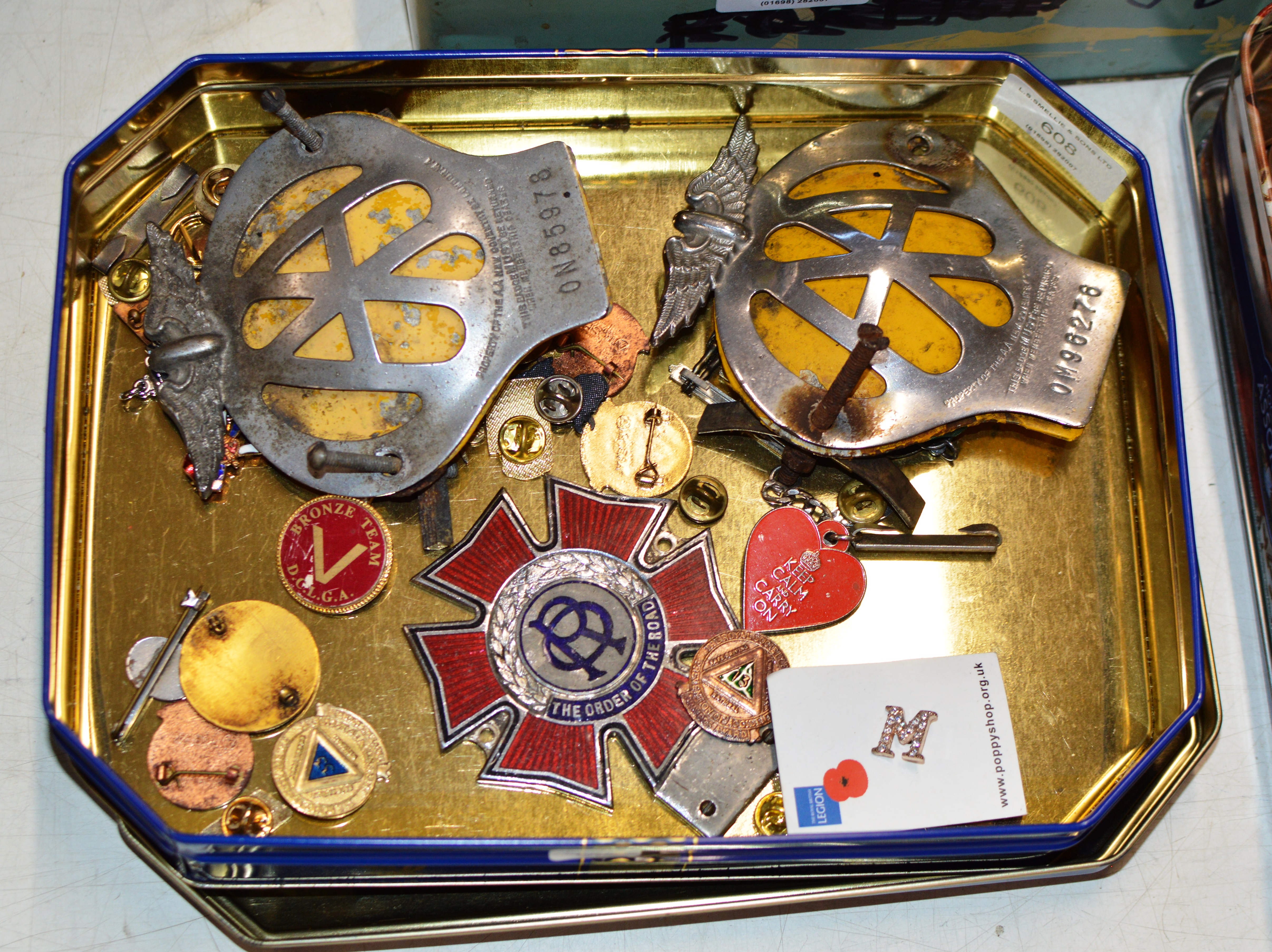 TIN WITH VINTAGE AA BADGES AND VARIOUS OTHER BADGES