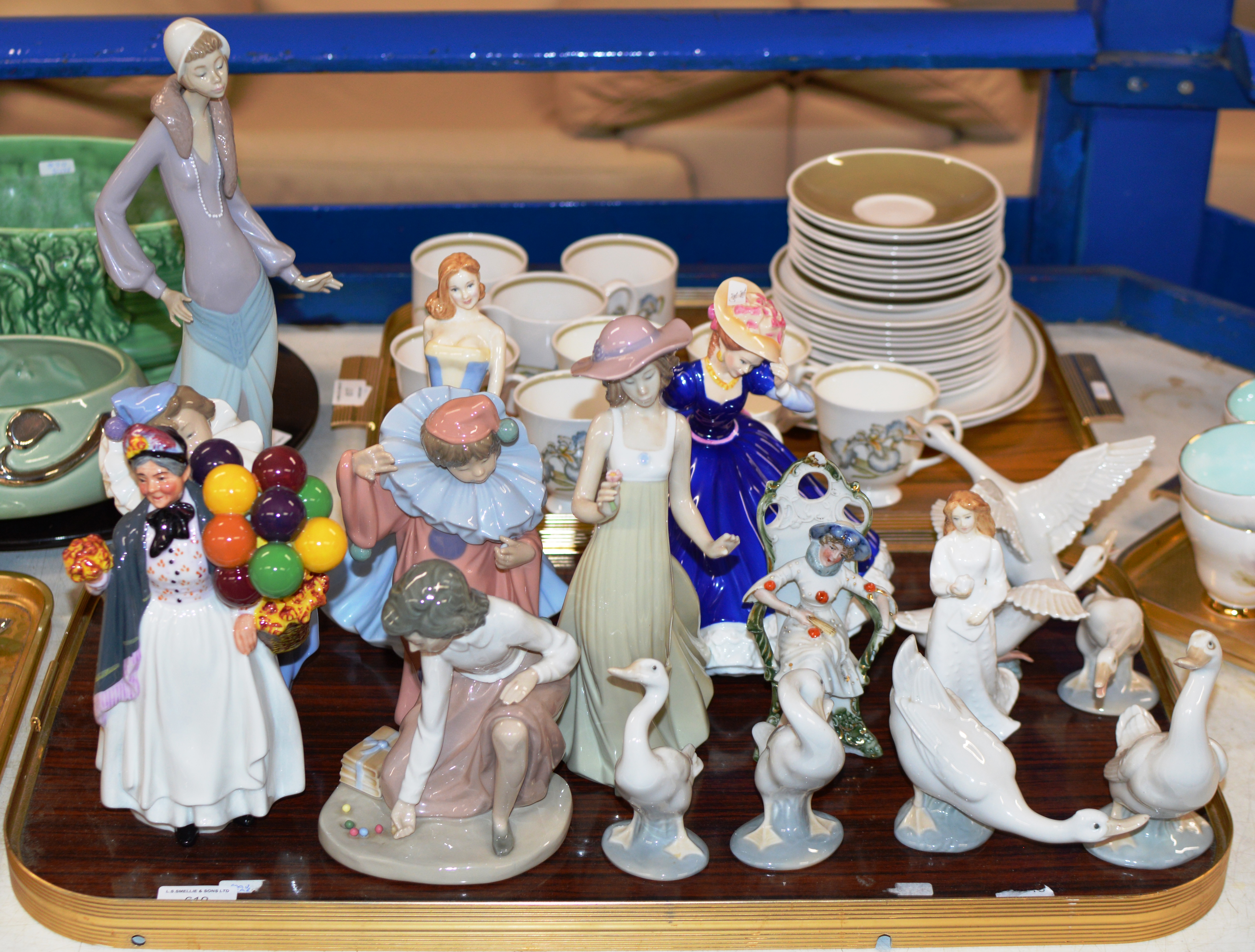 TRAY CONTAINING VARIOUS FIGURINE ORNAMENTS, ROYAL DOULTON, LLADRO AND NAO