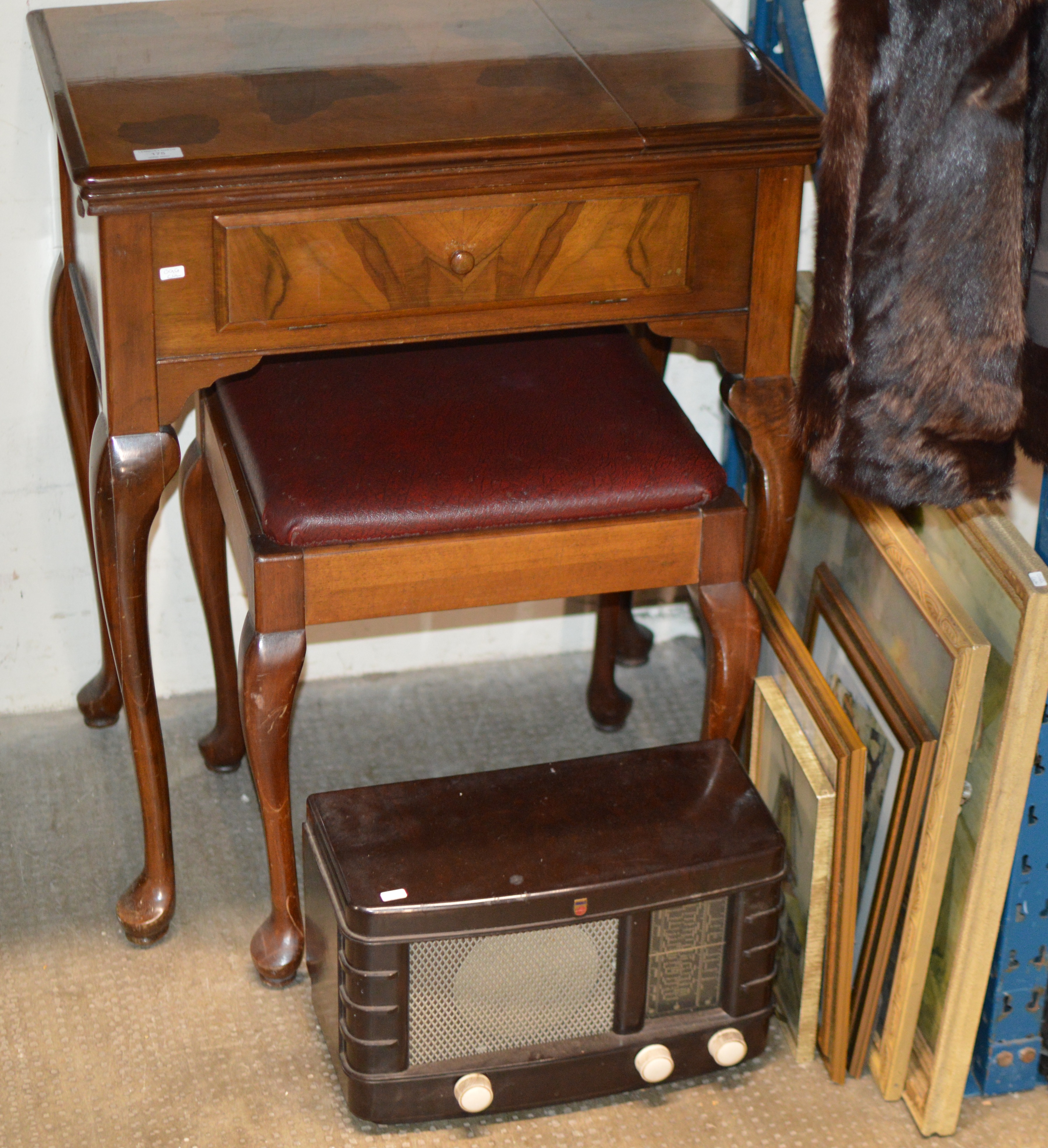 SEWING MACHINE TABLE, PADDED STOOL, VINTAGE RADIO & QUANTITY PICTURES