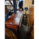 MAHOGANY STAINED DINING TABLE WITH 4 FOLDING INSERT CHAIRS