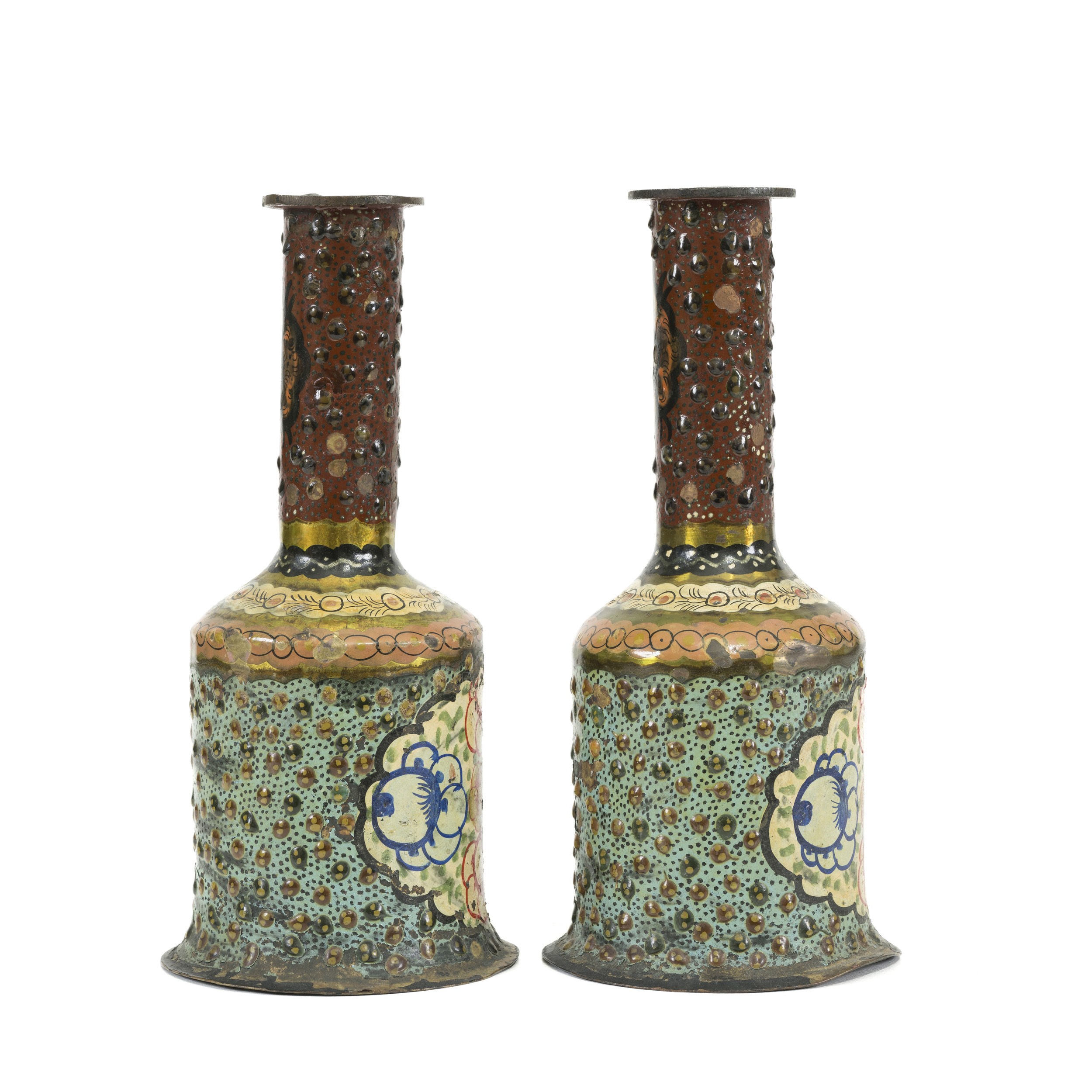Coppia di vasi a bottiglia policromi decorati a motivi floreali - Image 2 of 4