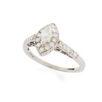 A diamond cluster ring