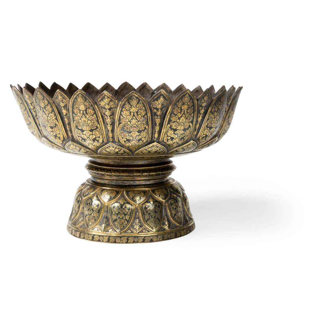 THAI SILVER-GILT NIELLO OFFERING DISH