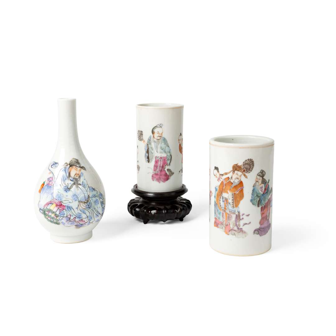 GROUP OF THREE FAMILLE ROSE WARES