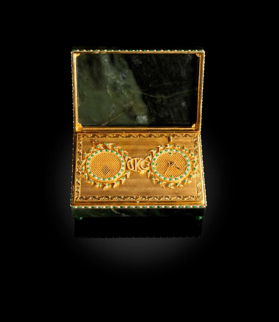 SPINACH-GREEN JADE RECTANGULAR BOX AND COVER - Image 2 of 4