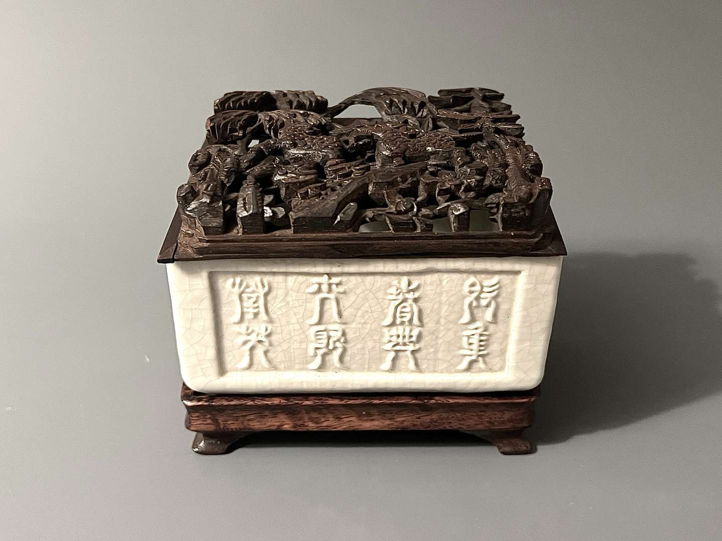 WHITE-GLAZED MOULDED BOX - Image 6 of 7