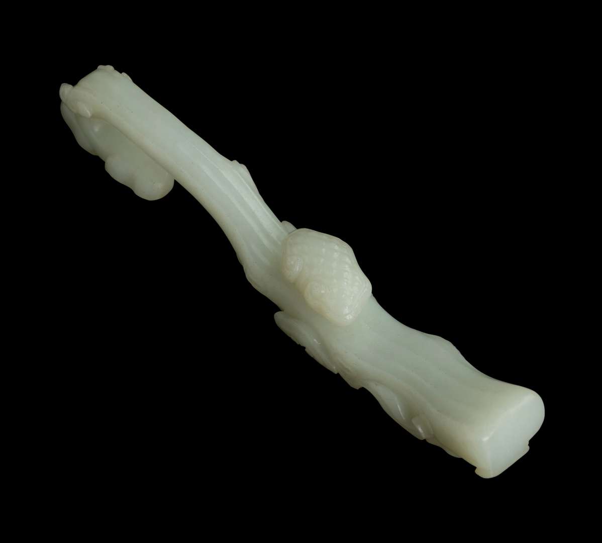 WHITE JADE 'LINGZHI' BELT HOOK - Bild 2 aus 2