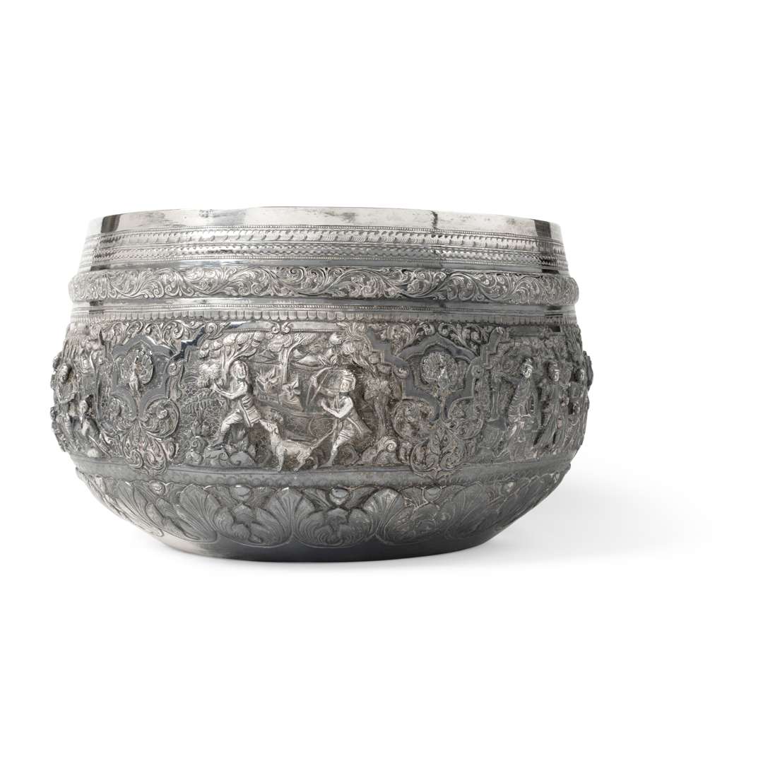 LARGE BURMESE SILVER BOWL - Image 2 of 4