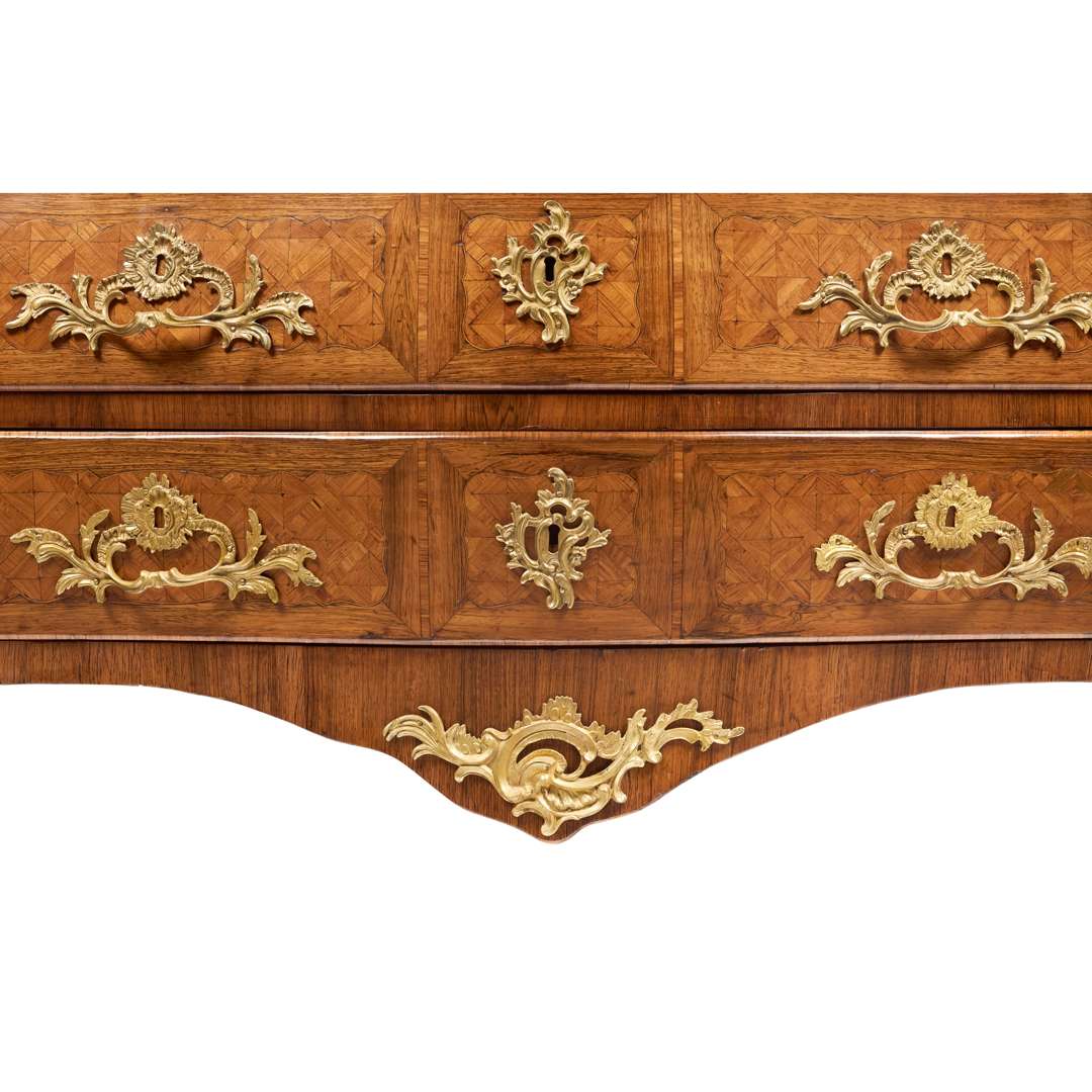 LOUIS XV KINGWOOD, TULIPWOOD AND PARQUETRY MARBLE TOPPED COMMODE - Image 6 of 7