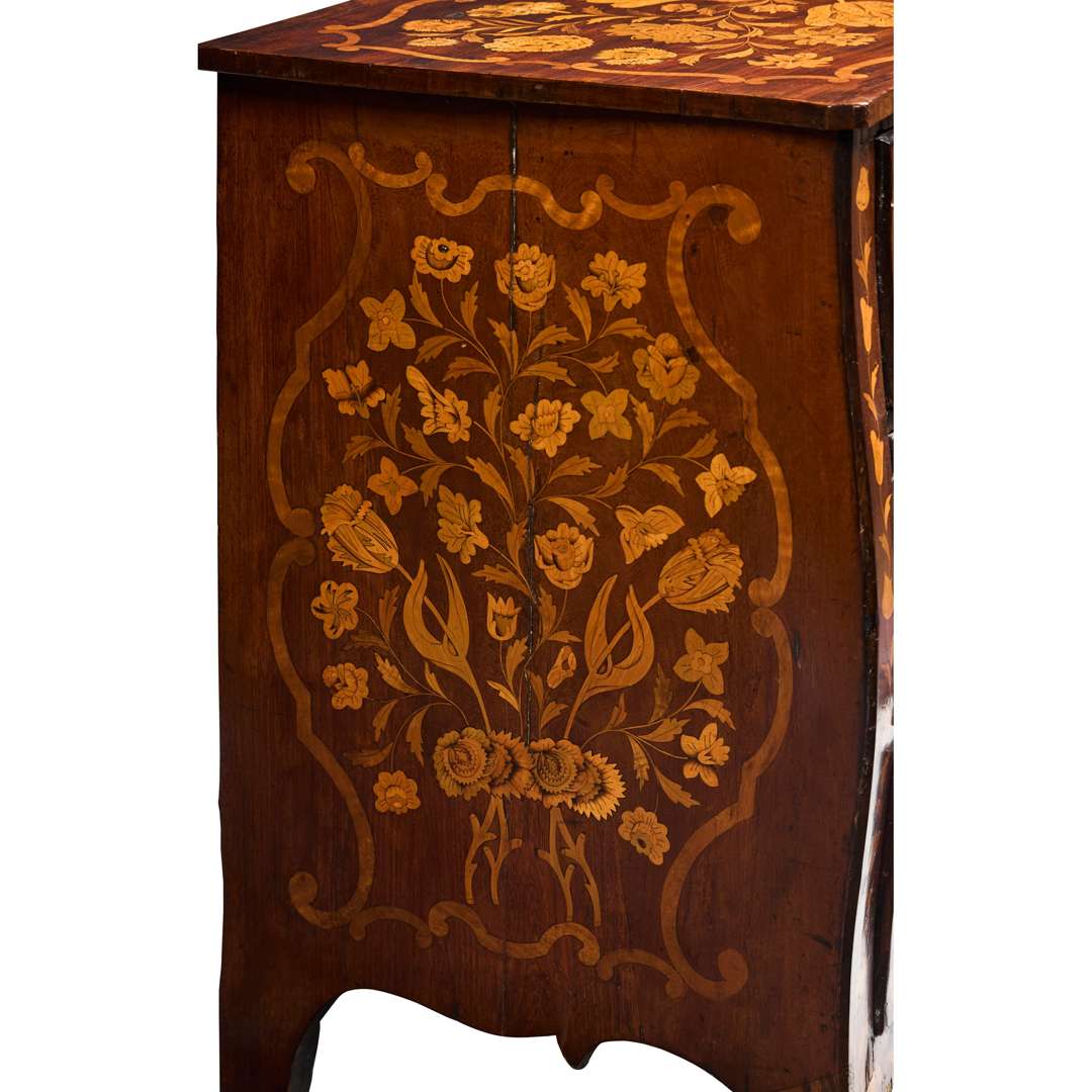 DUTCH WALNUT AND MARQUETRY SERPENTINE COMMODE - Image 5 of 10