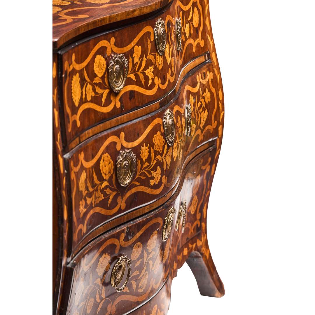 DUTCH WALNUT AND MARQUETRY SERPENTINE COMMODE - Image 6 of 10