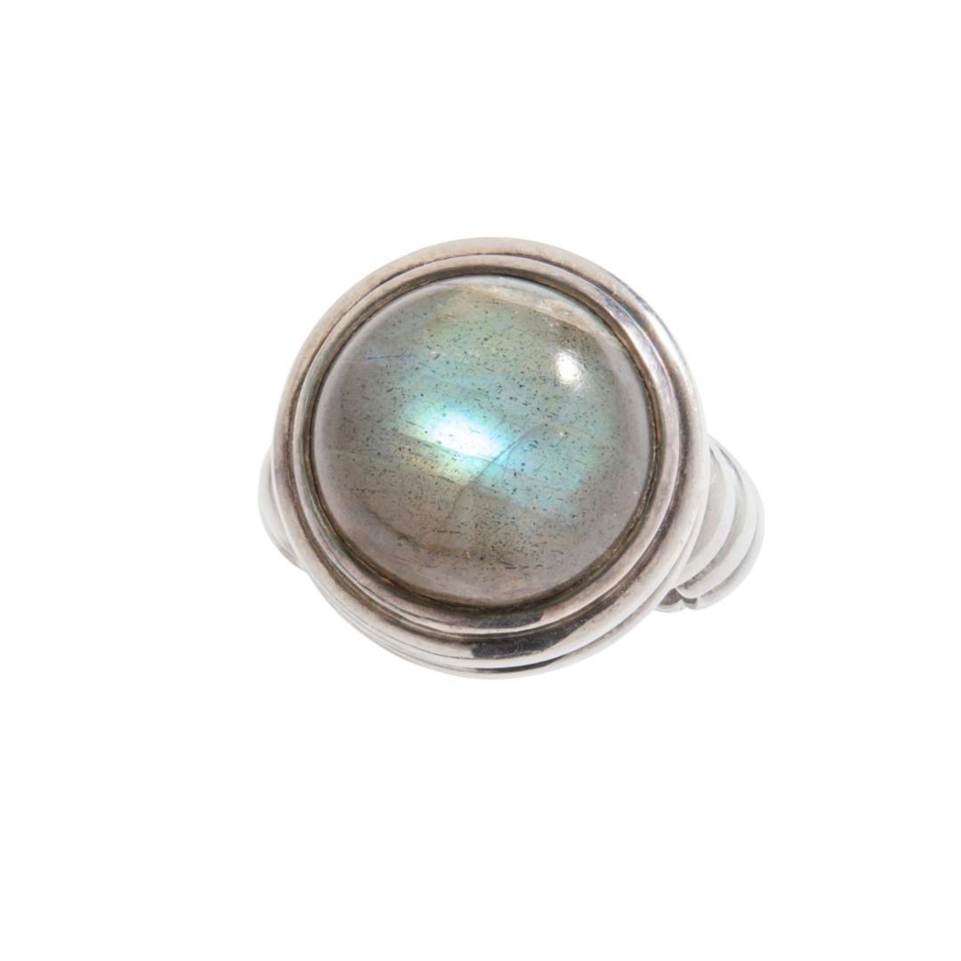 Theo Fennell: A silver and labradorite 'Whisper' ring - Image 2 of 2