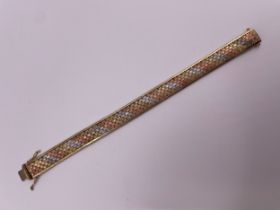 A 9ct yellow, white, and rose gold bracelet, articulated textured links, hallmarked to clasp, 18cm