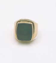 A yellow gold and green hardstone ring, set with a green stone, possibly chalcedony, smooth finish