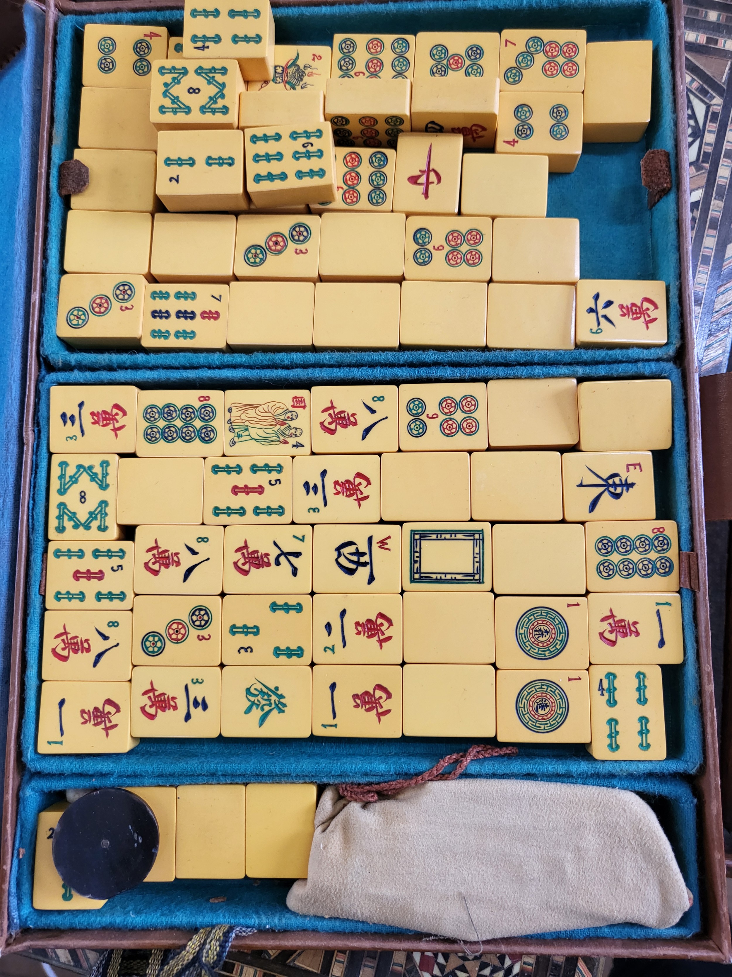 An antique/vintage 'Mah-Jongg' game in a leather bound case produced by Chad Valley, a backgammon - Image 2 of 9