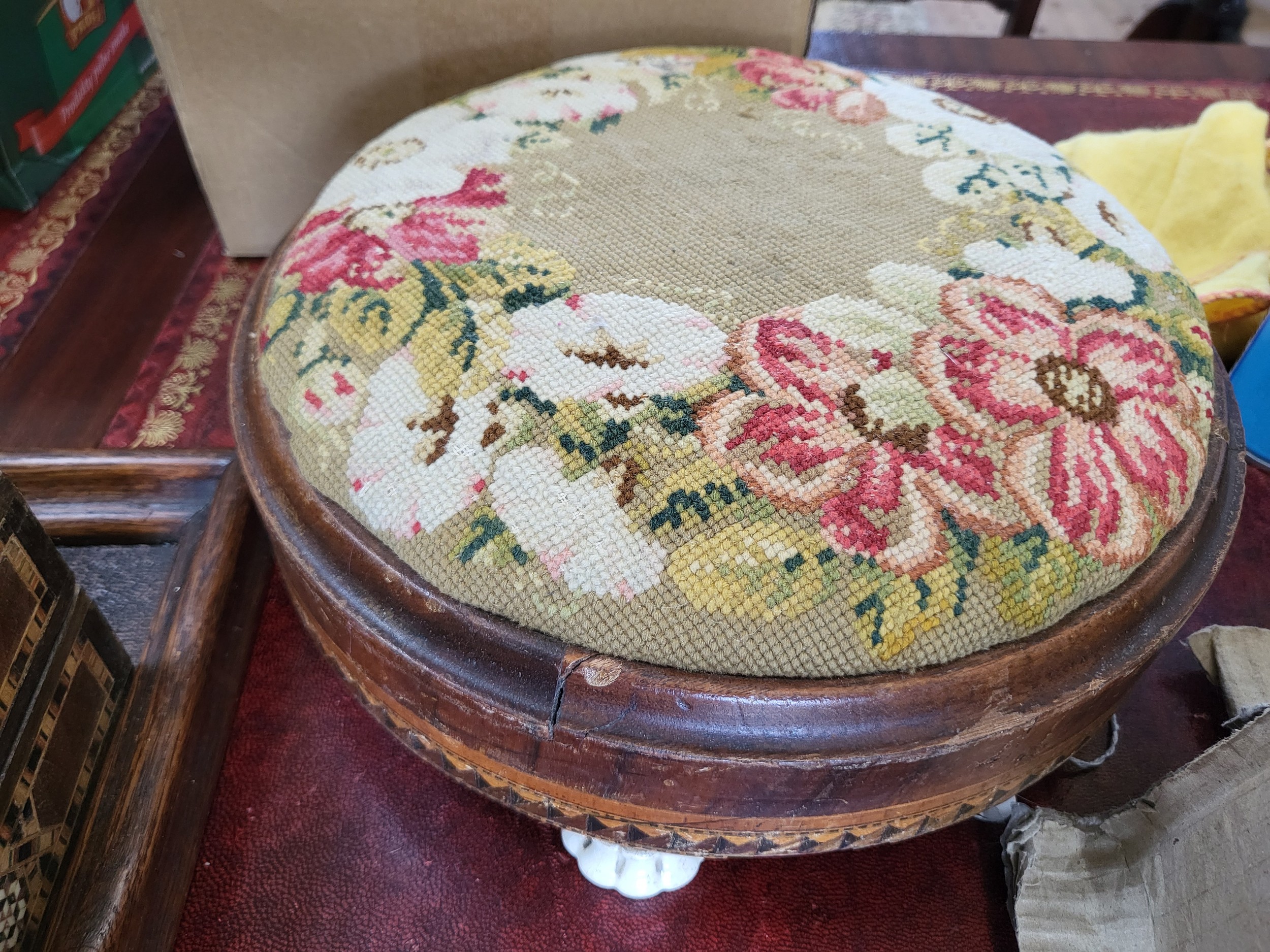 An antique/vintage 'Mah-Jongg' game in a leather bound case produced by Chad Valley, a backgammon - Image 5 of 9