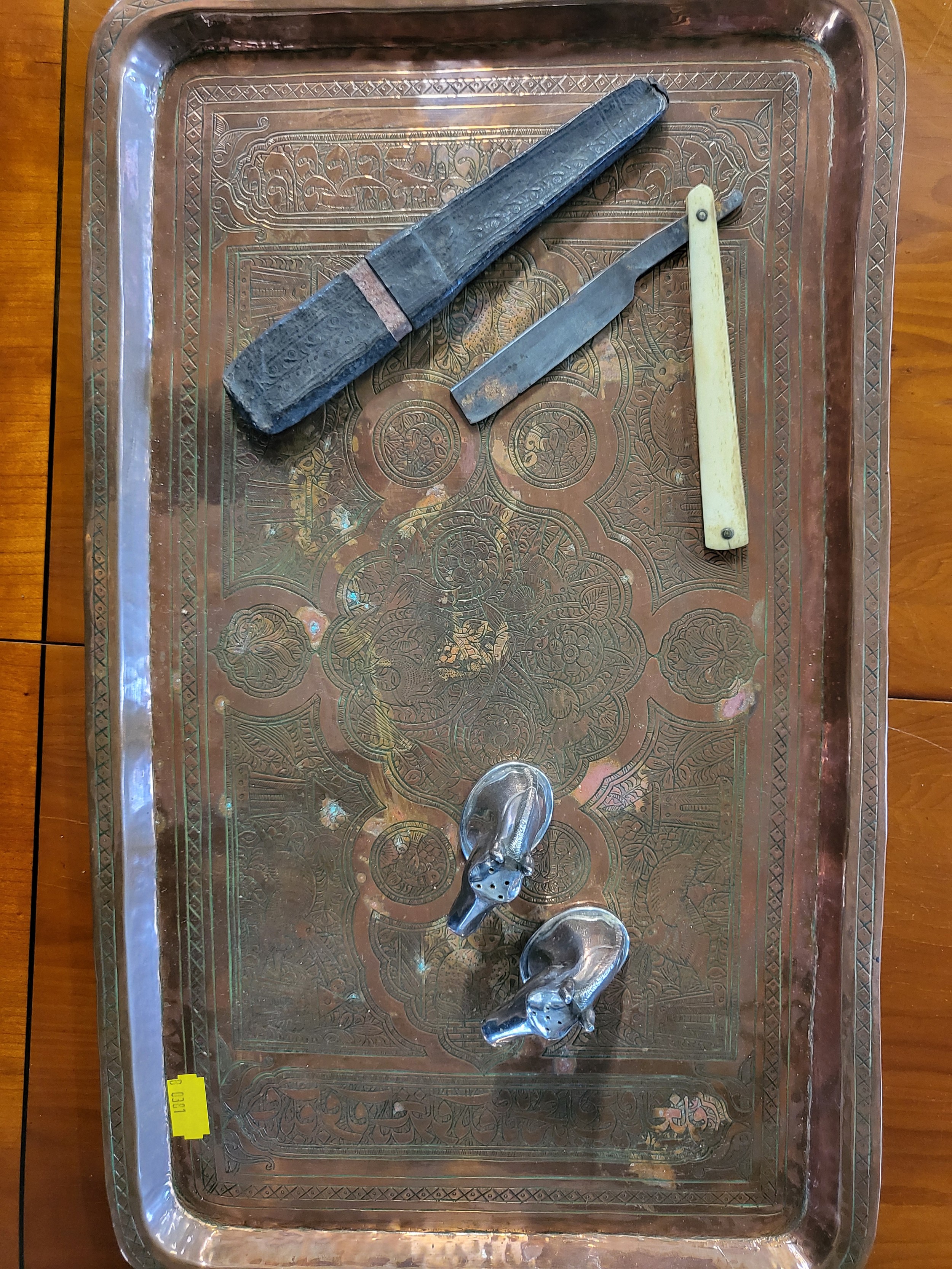 A heavy inscribed copper tray, a bone handled cut-throat razor in a leather pouch, and a cruet set - Image 3 of 4