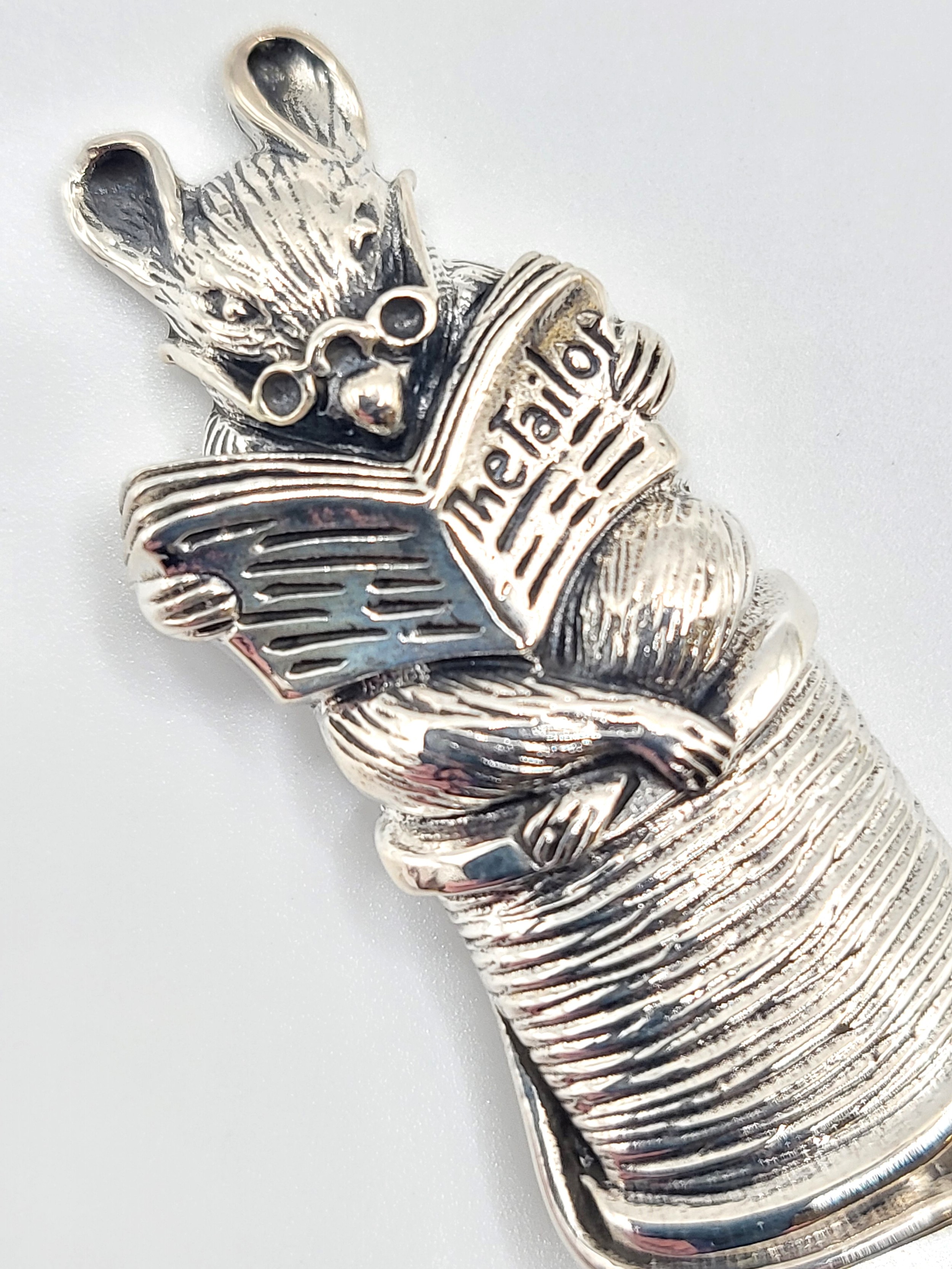 A sterling silver bookmark, depicting a mouse reading a book. 7cm.