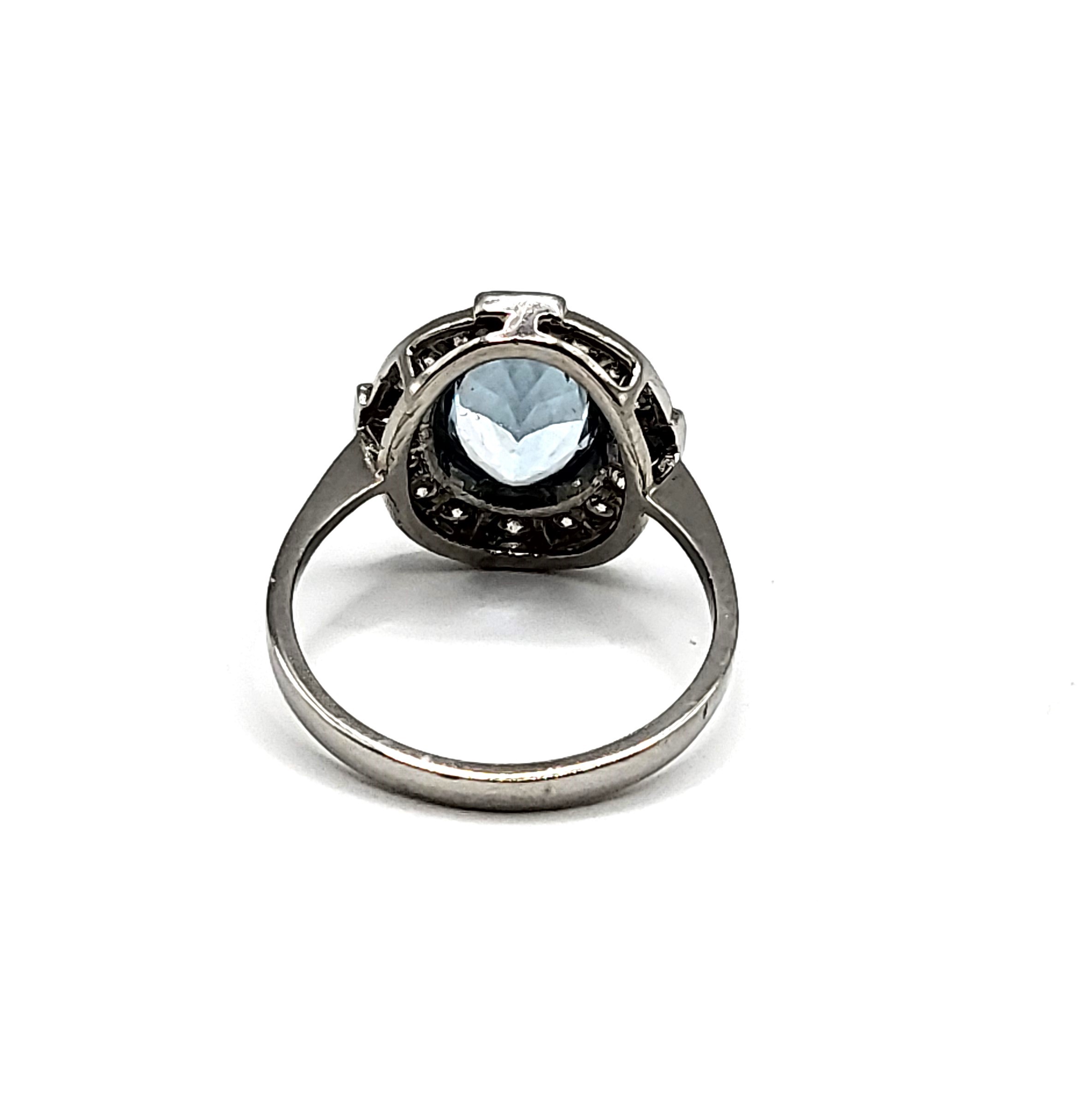 A platinum, diamond, and aquamarine ring, set with a mixed oval-cut aquamarine of approximately 1.50 - Image 3 of 5