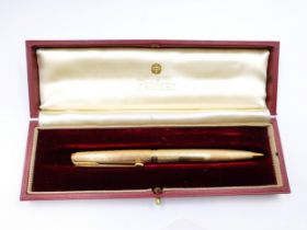 A 9ct yellow gold cased Parker pencil, the engine-turned body with stylised decoration, marked