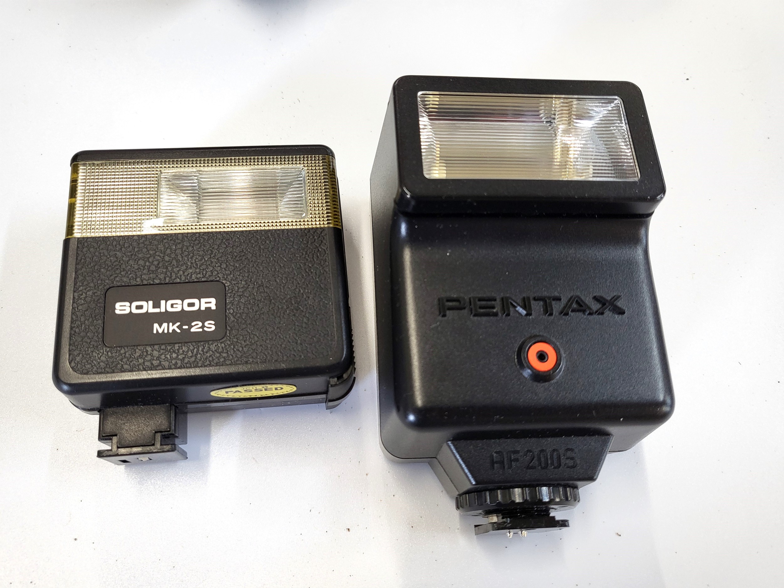Three SLR cameras, Pentax ME Super and a Praktina, a Z008 digital camera, and an Olympus Trip. A - Image 5 of 8
