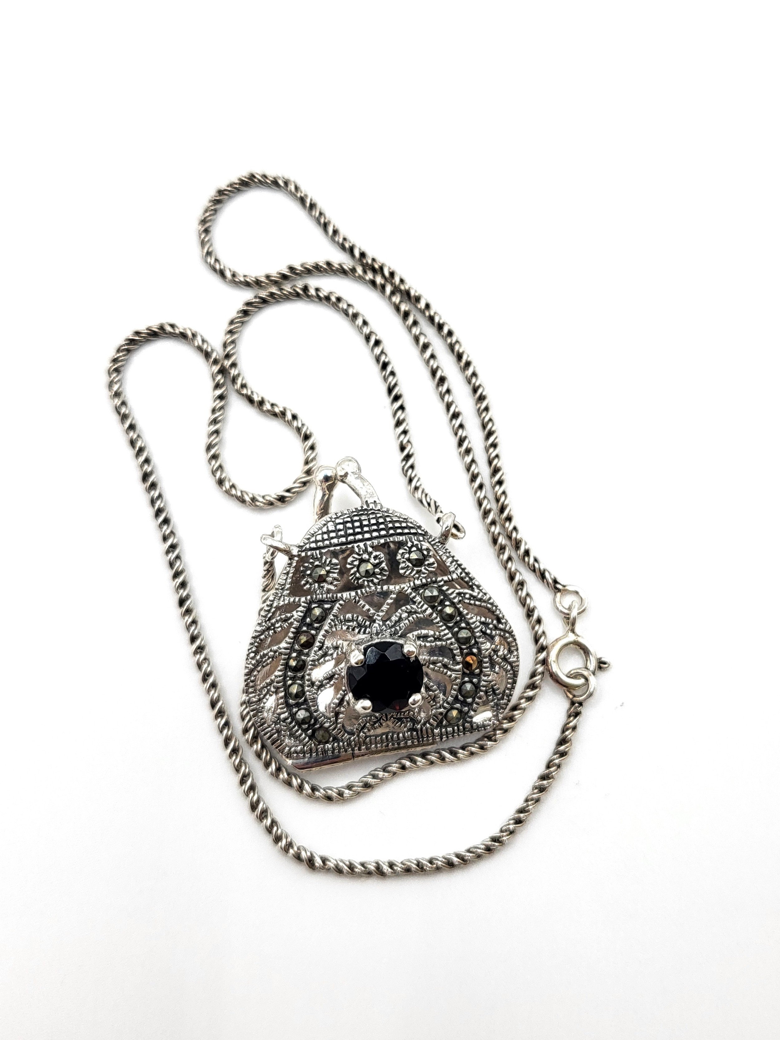 A silver photo locket pendant in the form of a purse, suspended on a silver chain. - Image 2 of 2