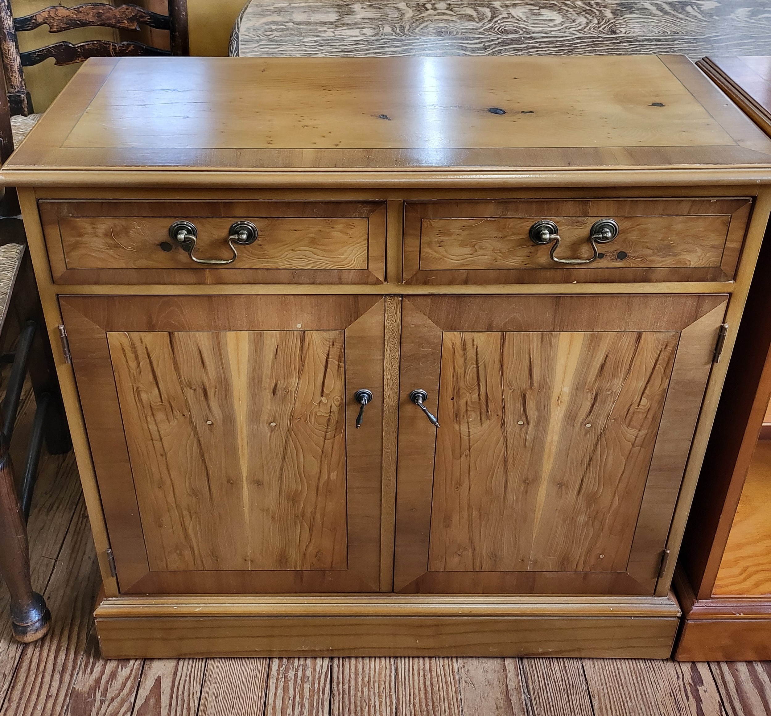 A small modern sideboard (78cm x 80cm x 34cm) and a modern bookcase (78cm x 80cm x 34) - Image 2 of 3