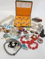 A group of costume jewellery items to include various brooches, paste earrings, necklaces, beads,