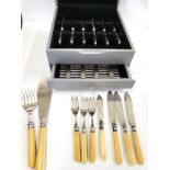 Canteen of cutlery in silver plate, together with sundry various cutlery pieces.