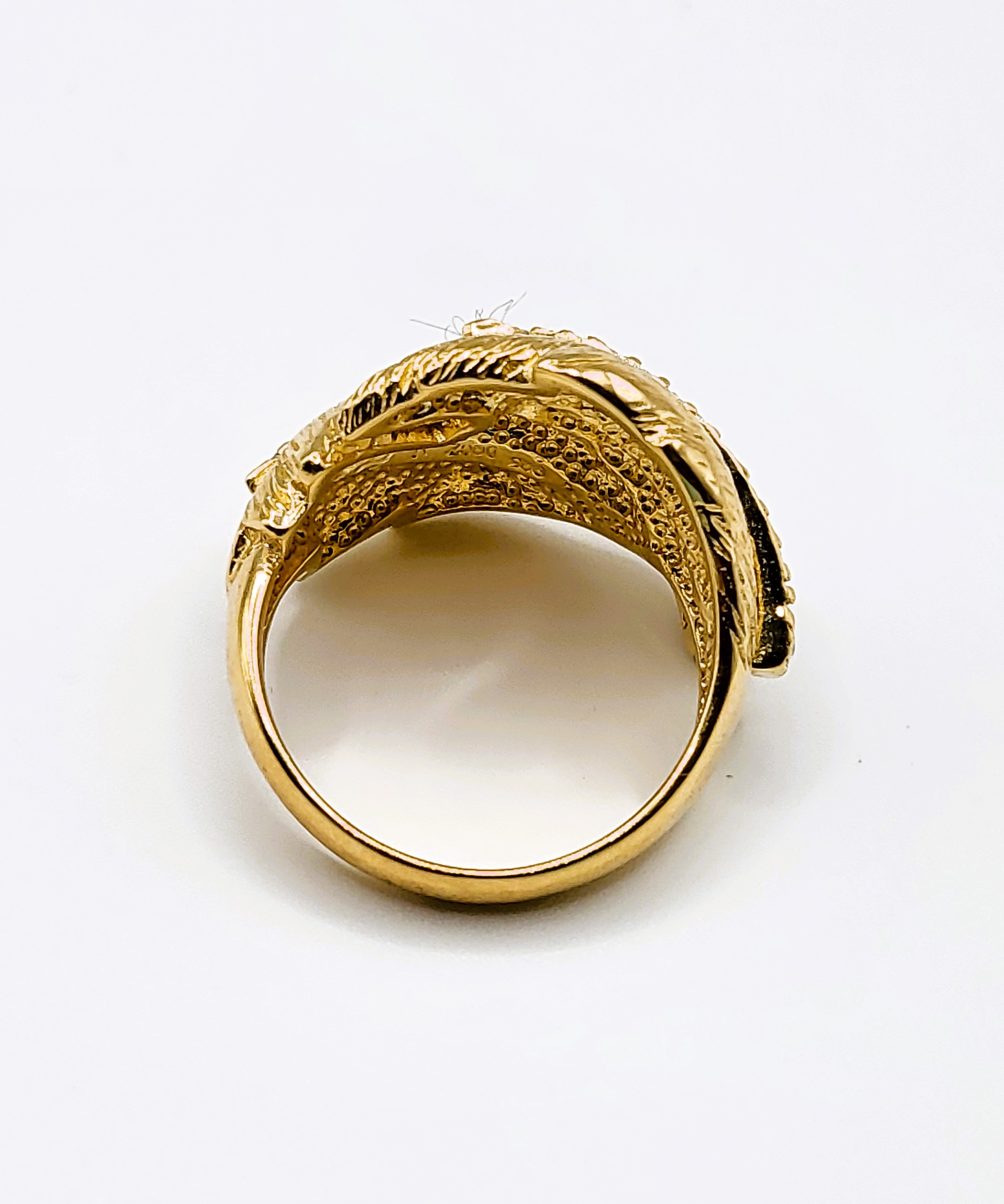 A silver gilt and cubic zirconia double feather design cocktail ring, together with a matching - Bild 4 aus 6