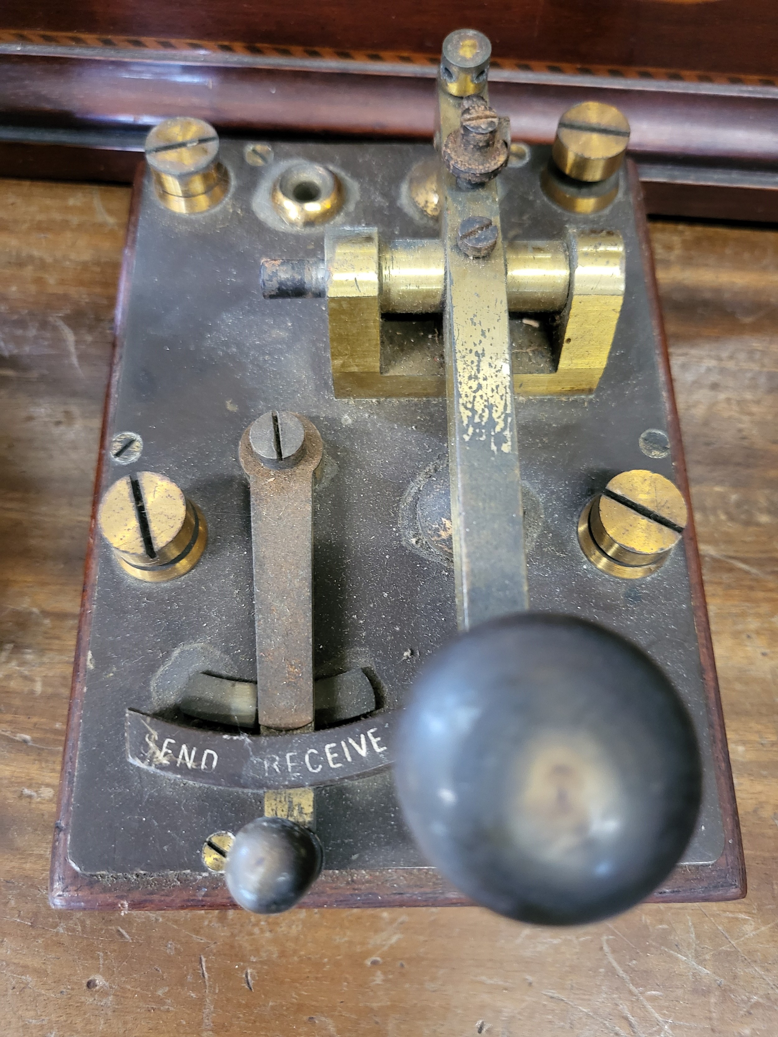 An Edwardian mantle clock, together with a small semaphor machine. (2) - Image 2 of 2