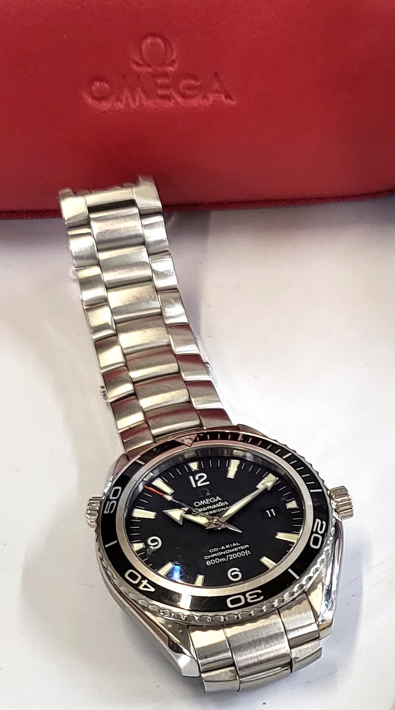 An Omega Seamaster 2011 model 600 Co Axial. Chronometer 600m. Black dial/date on a stainless steel - Image 2 of 2