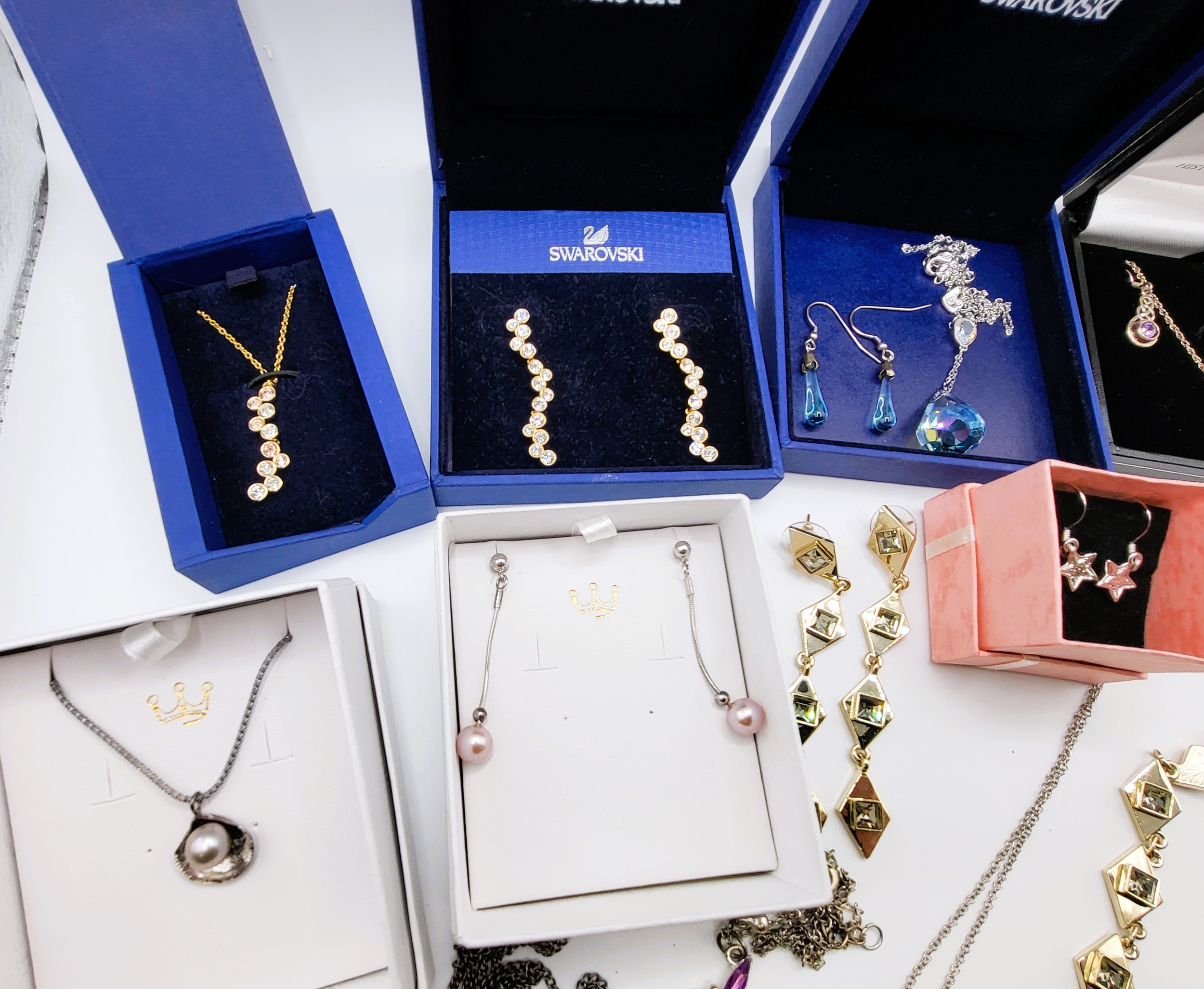 A group of various Swarovski necklaces and earrings (boxed), together with a group of sundry costume - Image 5 of 5
