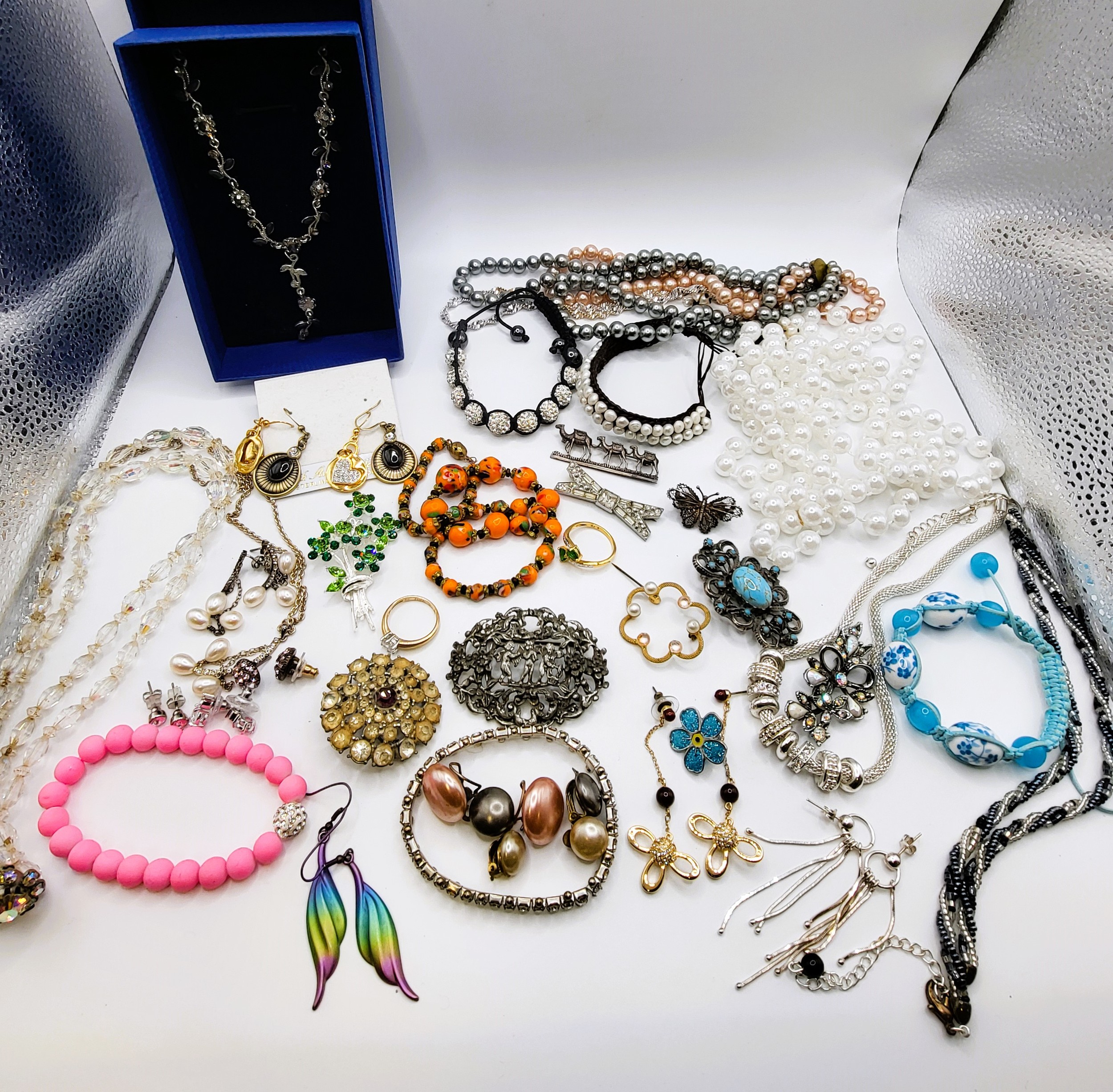 A group of various Swarovski necklaces and earrings (boxed), together with a group of sundry costume - Image 2 of 5