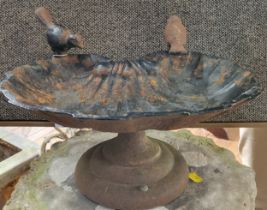 A cast iron bird bath measuring 17cm x 36cm x 26cm.