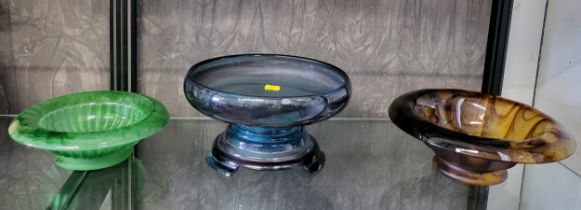 Three Davidson pressed marble pattern bowls 20cm to 25cm diameter (3)