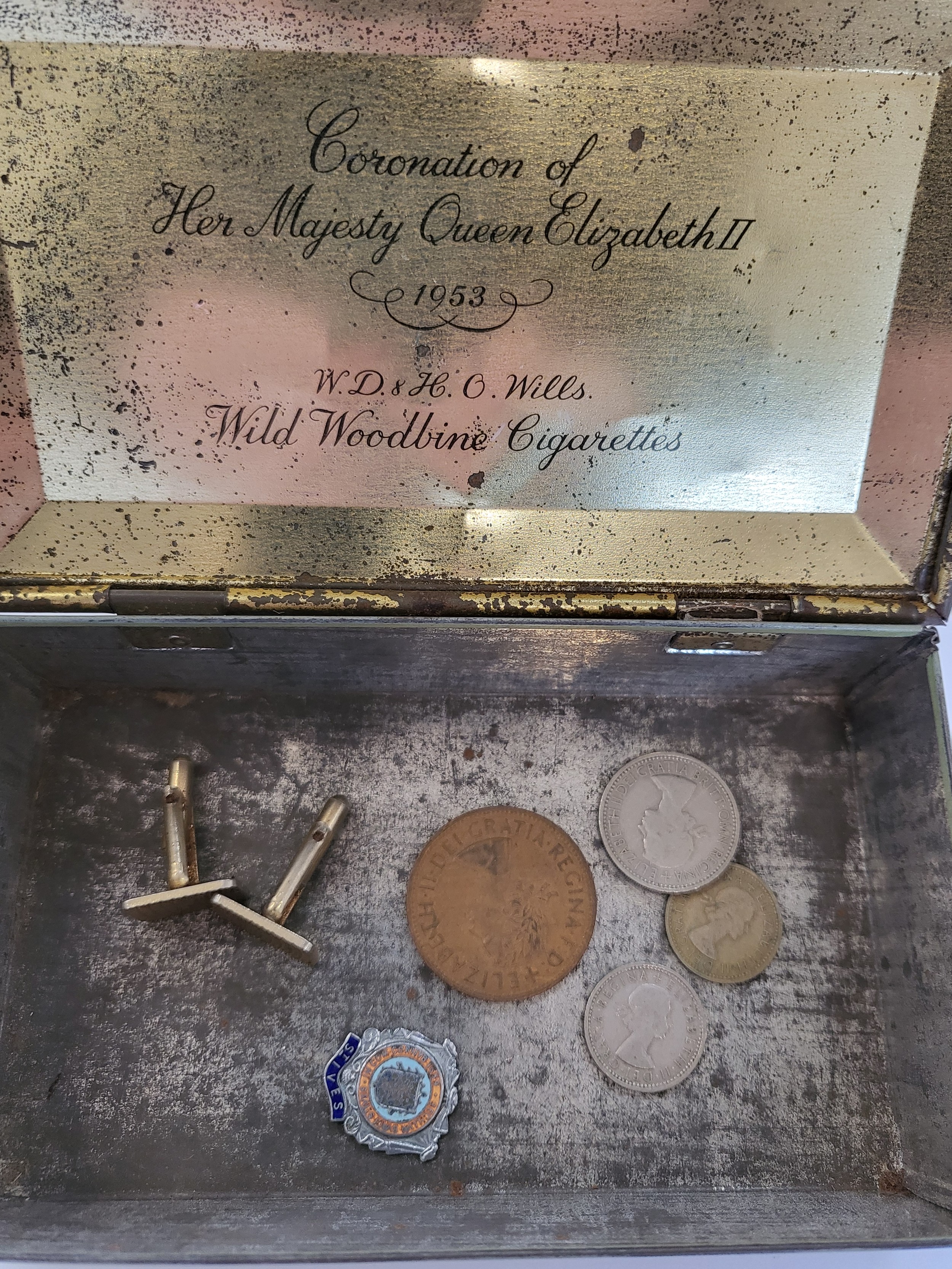 A collection of coins and loose stamps and an album of stamps. - Bild 12 aus 16