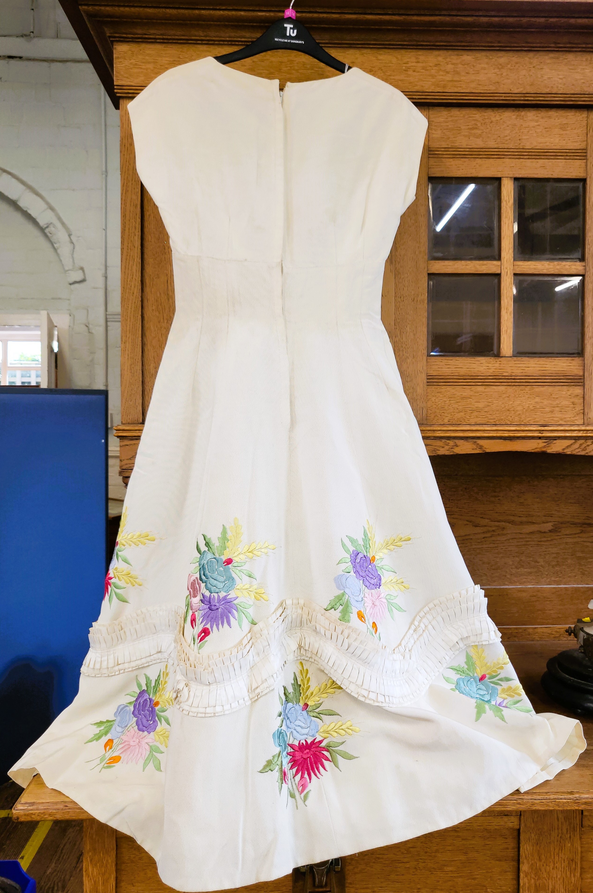 A vintage embroidered cream coloured dress, together with a box of handbags, stockings, gloves, - Image 9 of 9