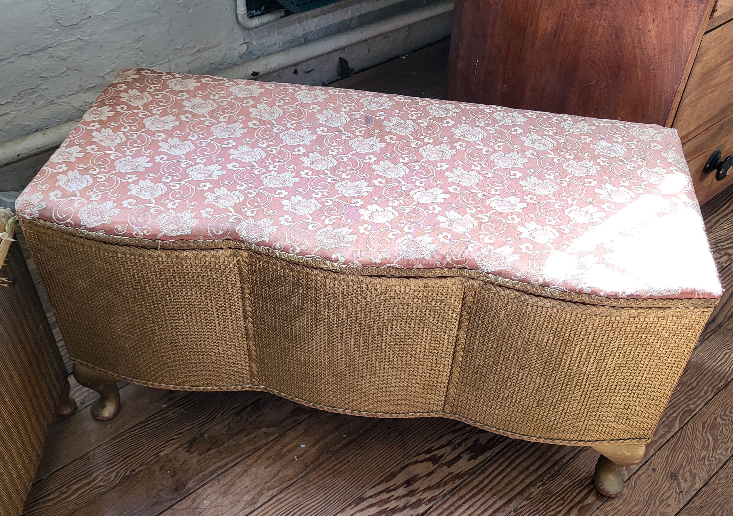 Two Lloyd loom ottoman chests (48cm x 92cm x 41 & 44cm x 91cm x 41cm) and a Lloyd Loom bedroom - Image 2 of 5