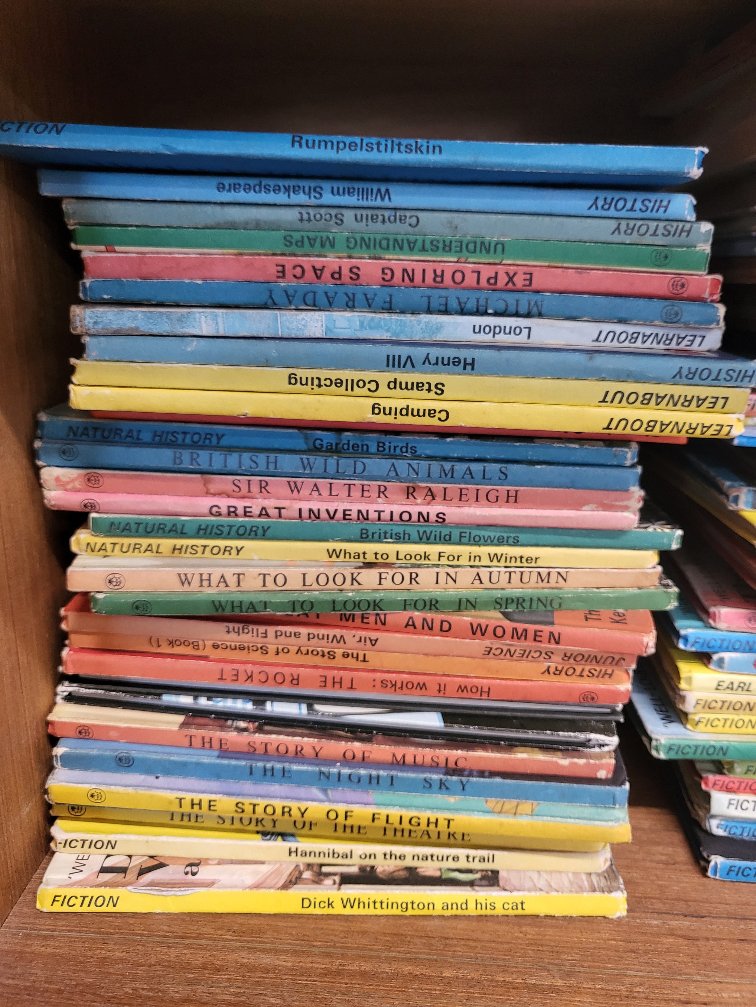 A collection of books including vintage Ladybird books - Image 4 of 5