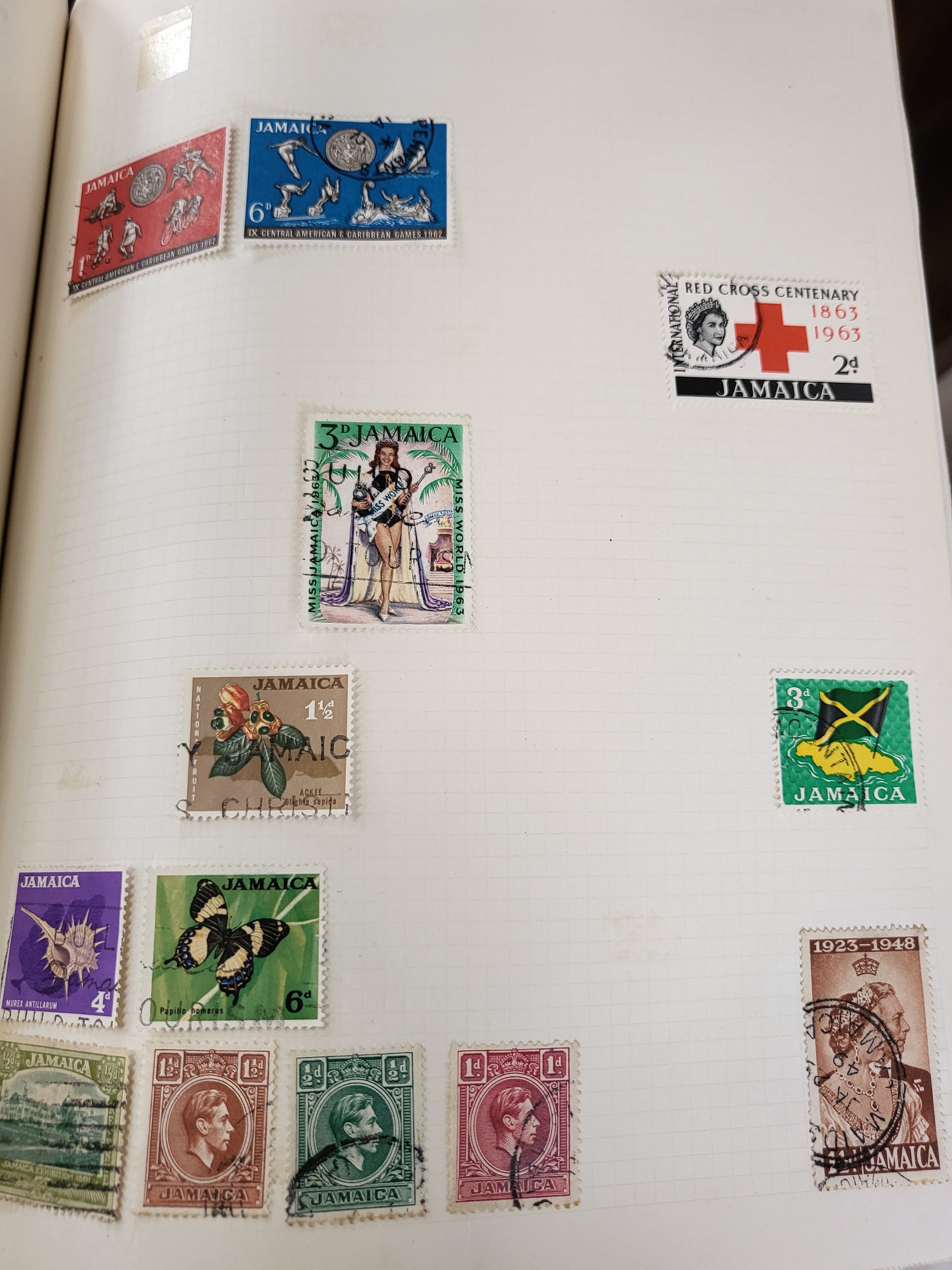 A collection of coins and loose stamps and an album of stamps. - Bild 15 aus 16