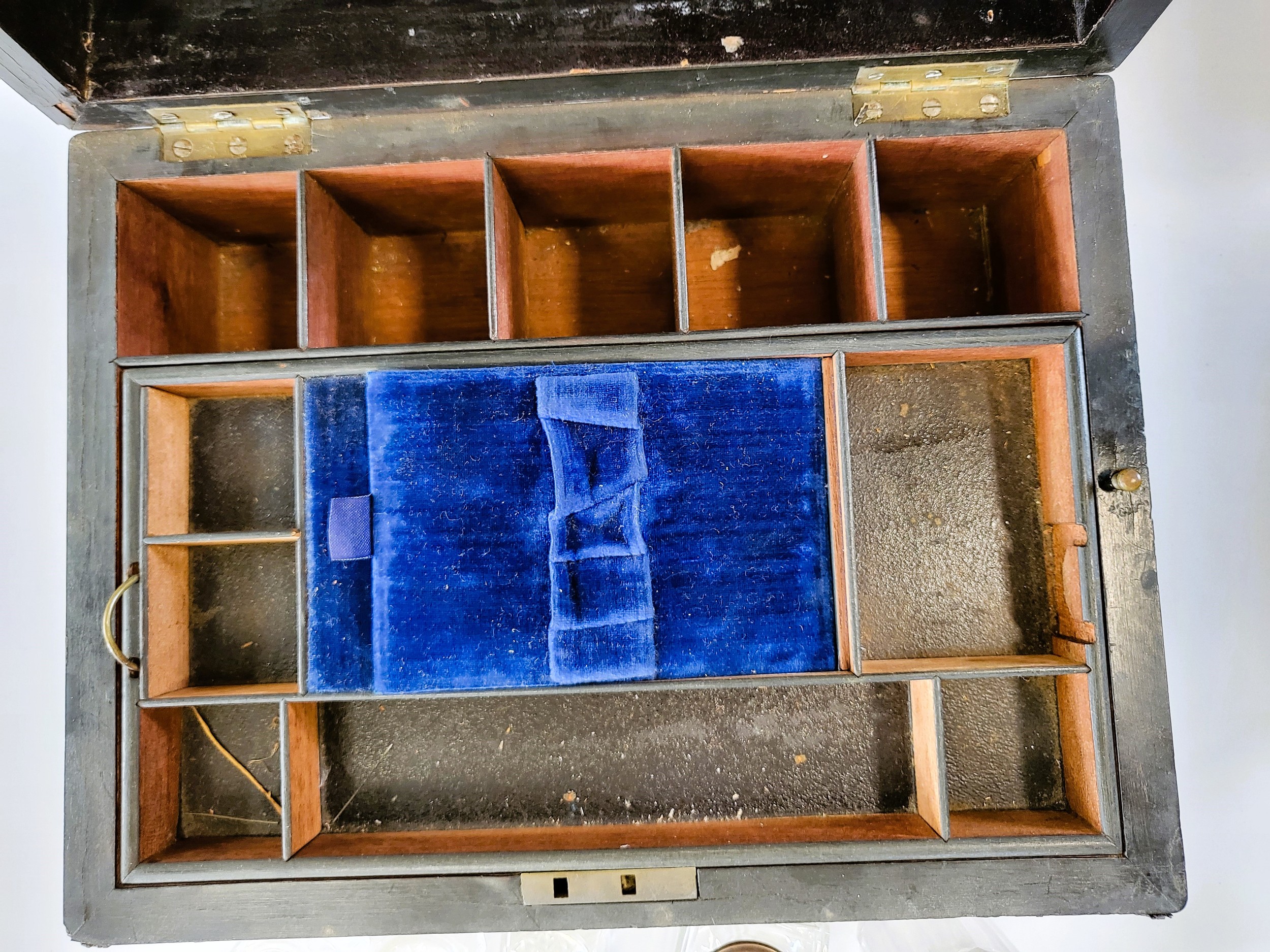 An inlaid wooden box, together with a group of glass bottles. - Image 3 of 6