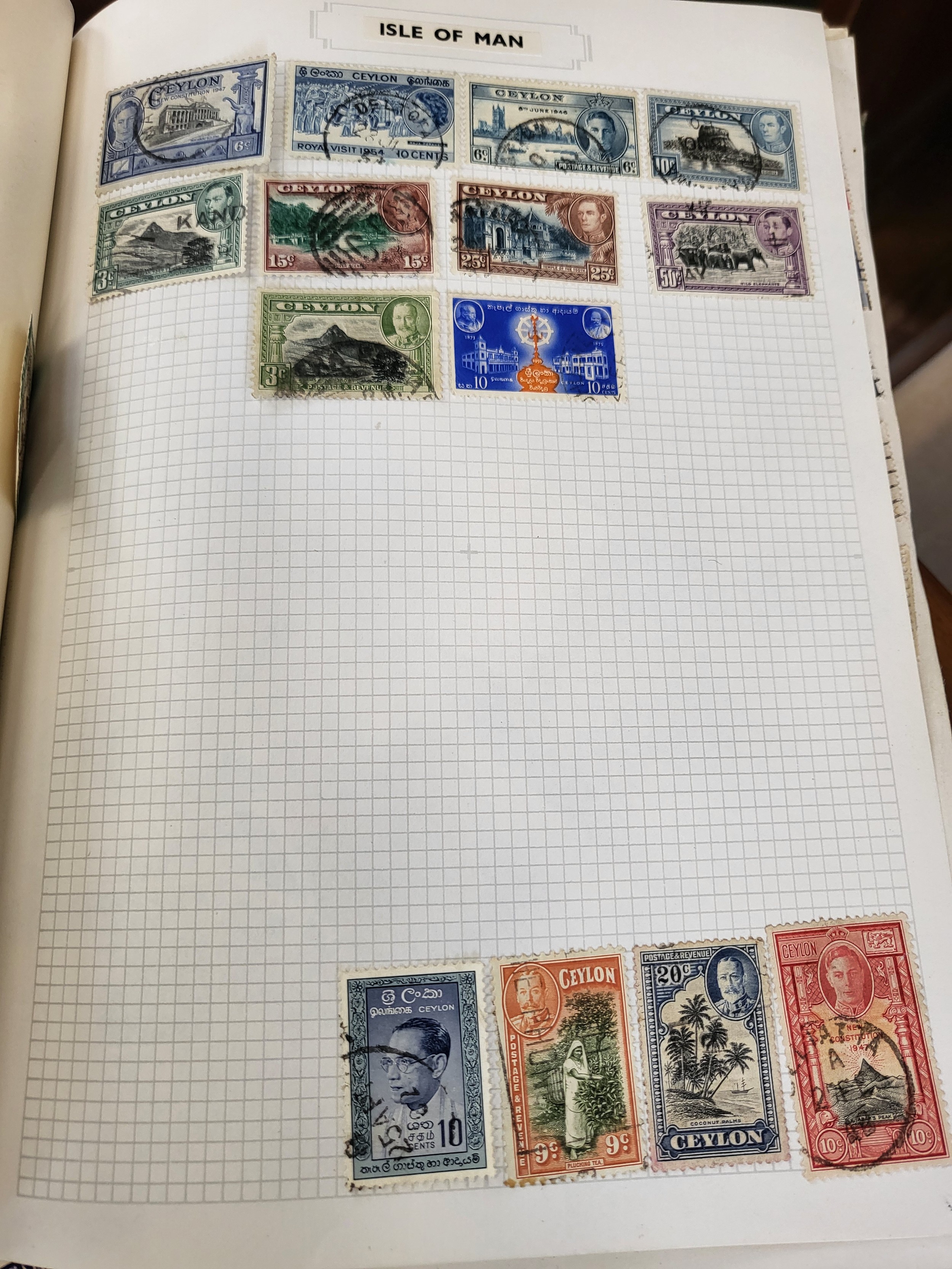 A collection of coins and loose stamps and an album of stamps. - Bild 16 aus 16