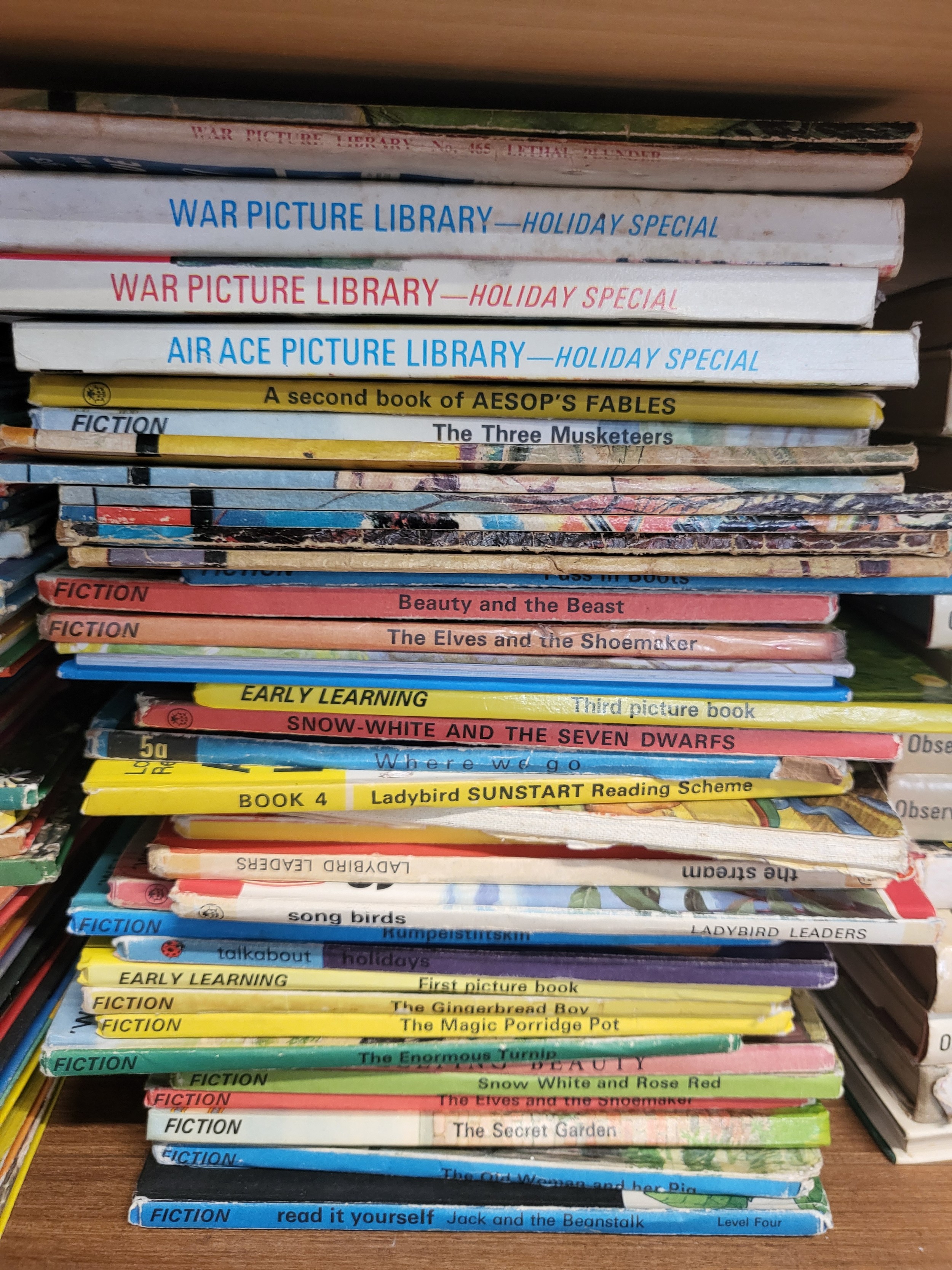 A collection of books including vintage Ladybird books - Image 2 of 5
