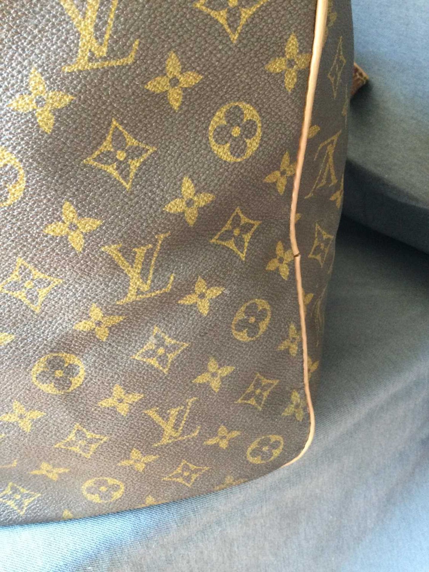 A Louis Vuitton Paris vintage travel bag in monogram canvas Two padlocks - numbers 154 and 157 ( - Bild 14 aus 29