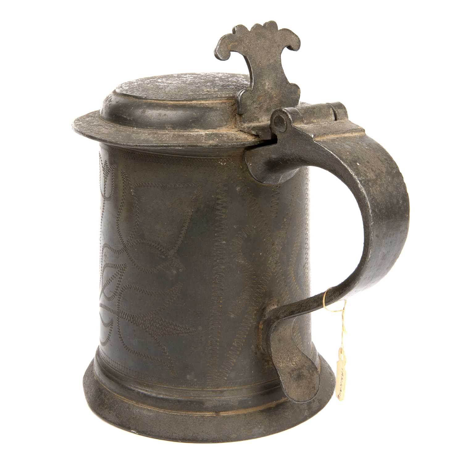 A 17th century wriggle work pewter flat lidded tankard by Lawrence Anderton of Wigan circa 1660-1690 - Image 4 of 6