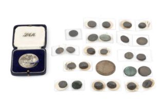 A collection of assorted ancient coinage, to include Roman coins Constantius I, Honorius virtus