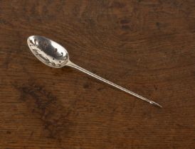Georgian silver mote spoon bearing marks for possibly Hester Bateman, 14.5cm overall, 12g approx
